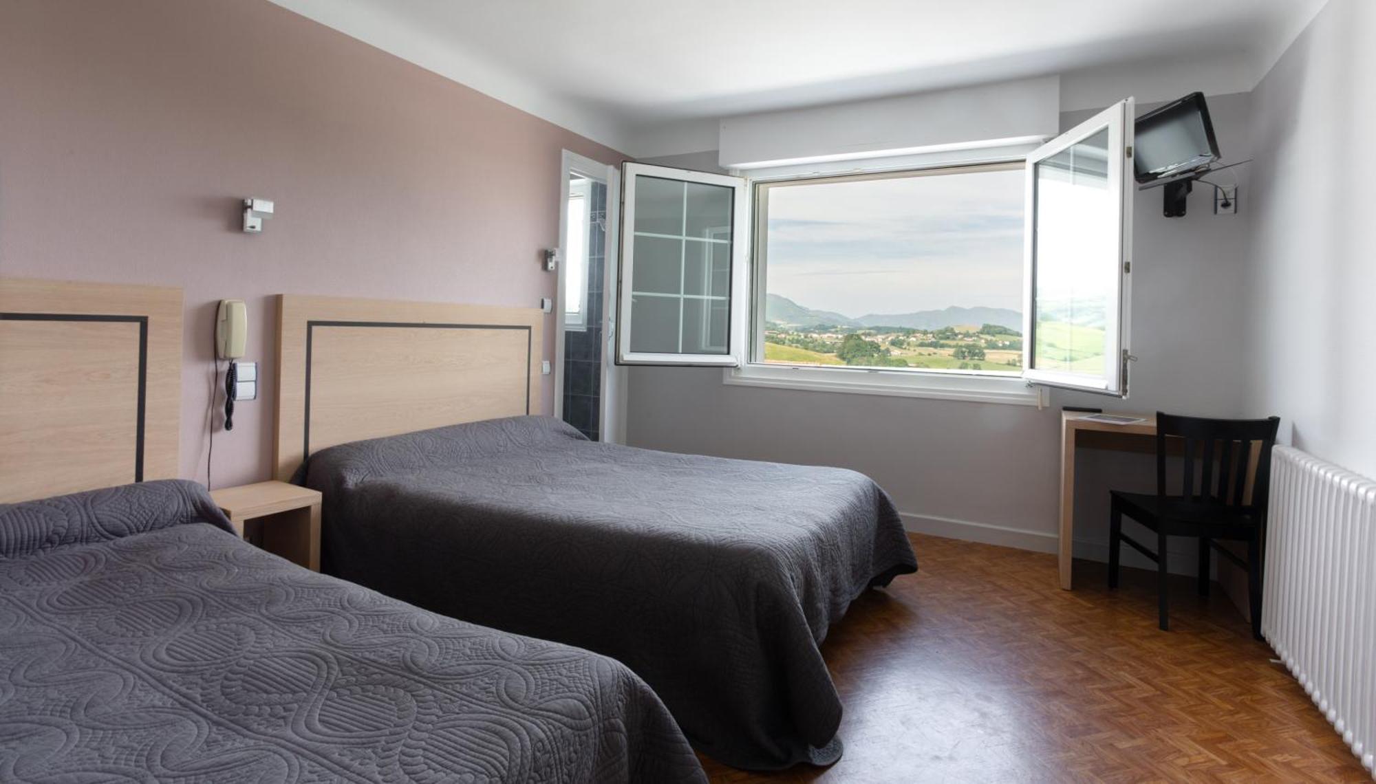 Hotel Restaurant Pecoitz Saint-Jean-Pied-de-Port Luaran gambar